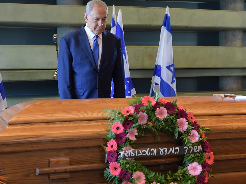 PM Netanyahu paying respects to the late Rona Ramon